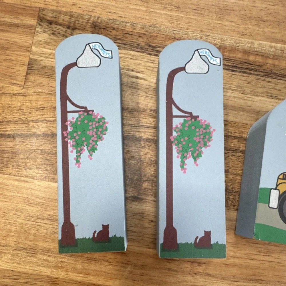 Hershey's Cat's Meow Wooden Signs Chocolate Town & Syrup Truck 1999-2001